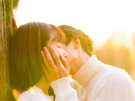 キスをたくさんしてくる男性|キスが多い彼氏の心理と特徴。たくさんキスすると長。